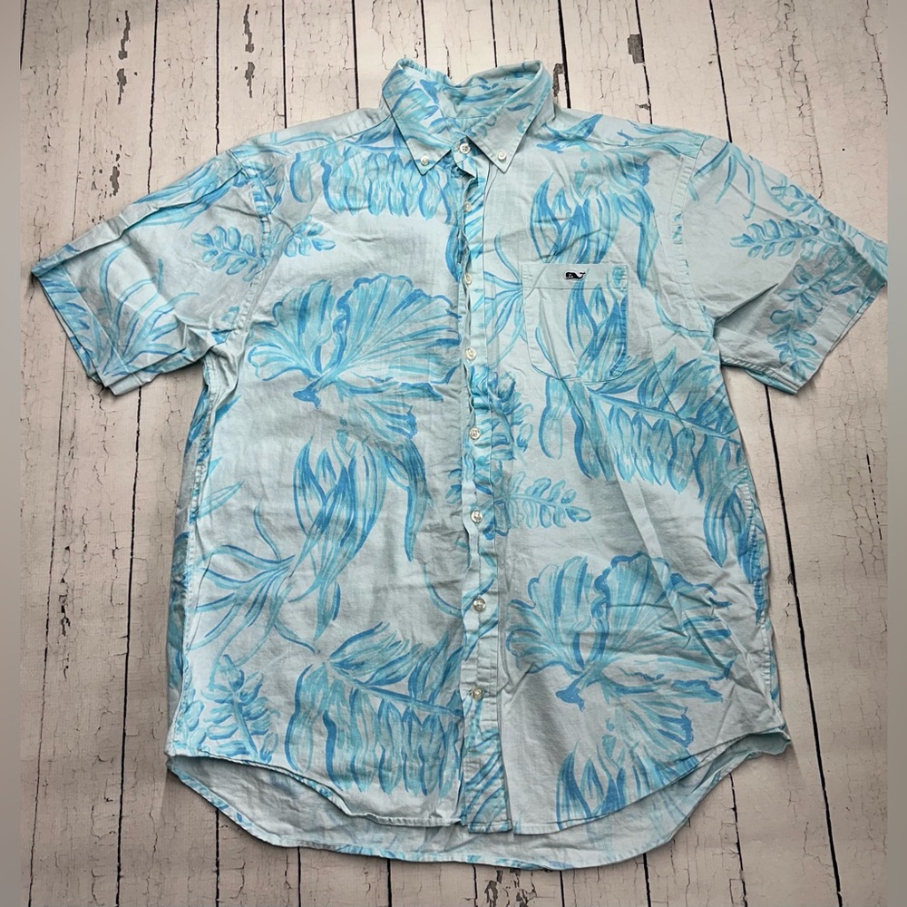 Vineyard Vine Men's Light Blue Floral Button-Up Shirt
SizeL 55% linen 45% cotton